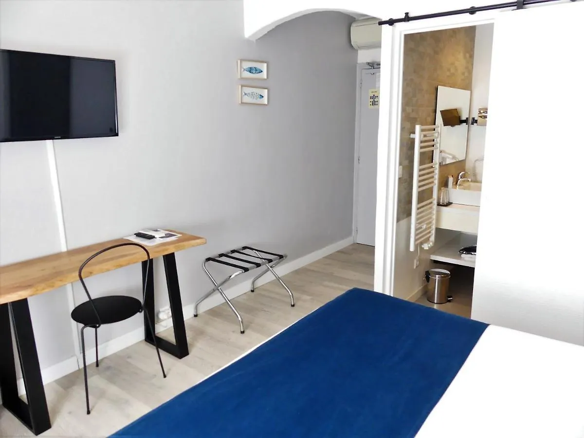 Hotel De La Vierge Noire Sainte-Maxime 3*,